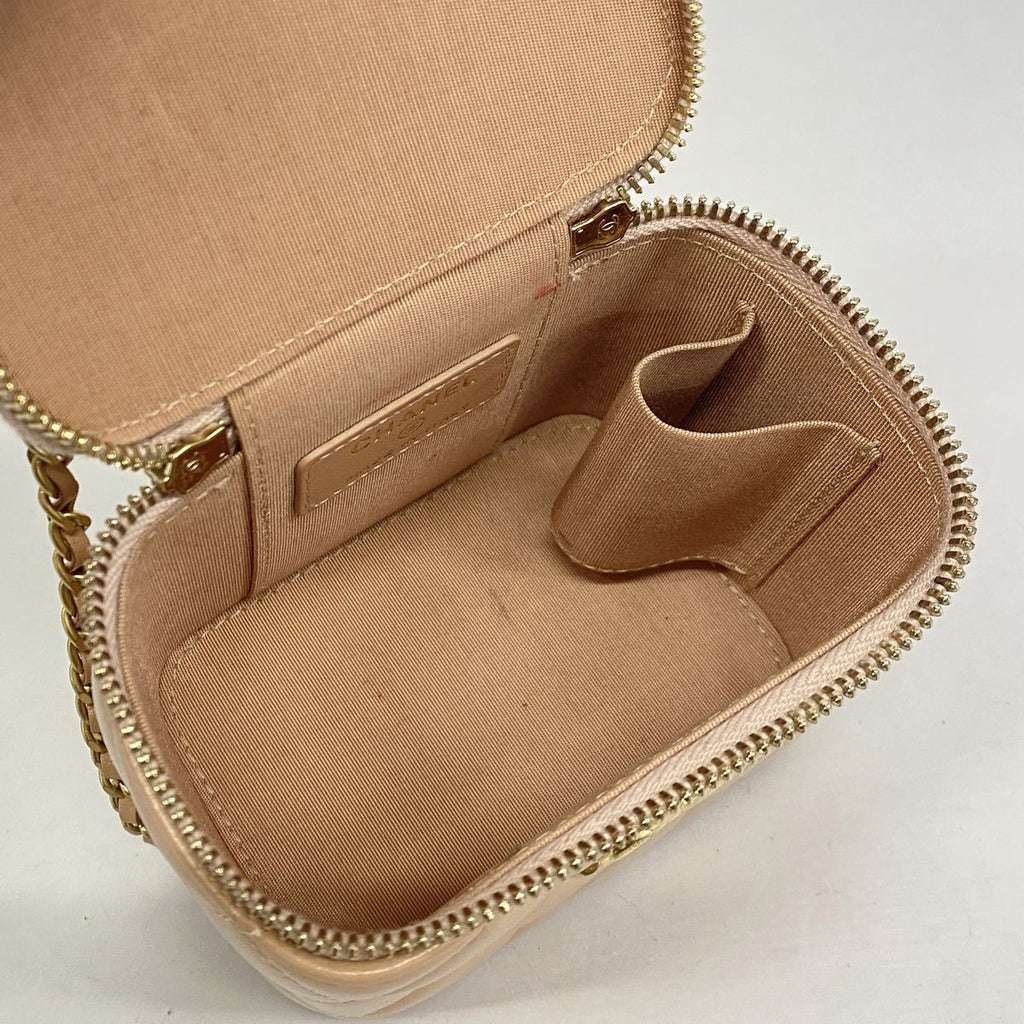 Chanel Vanity Bag Quilted Lambskin Pink Beige Gold — view 4