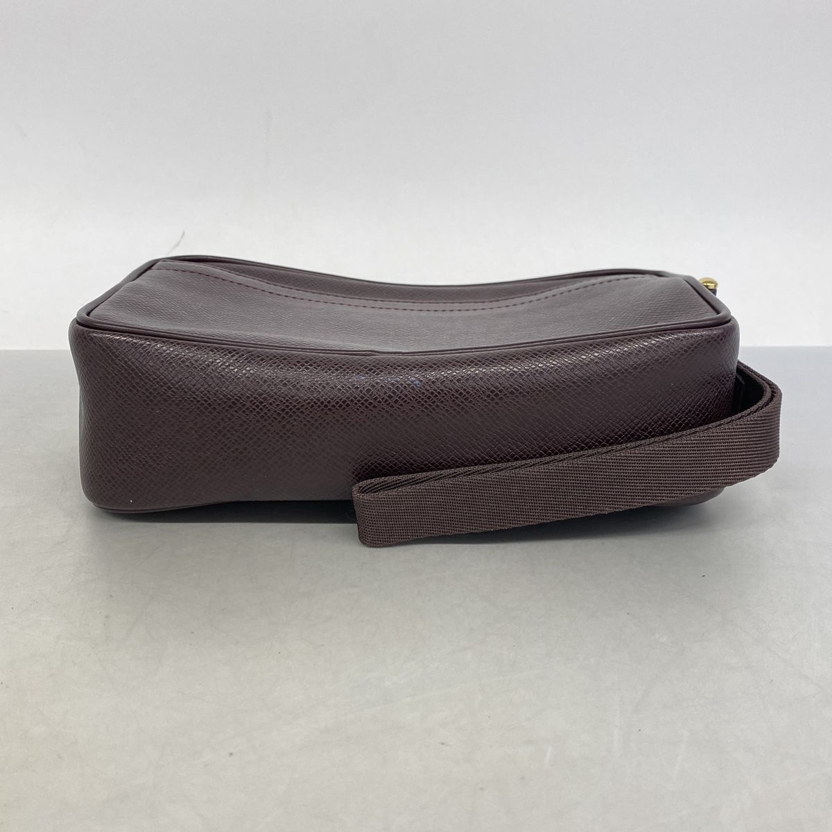 Louis Vuitton Clutch Taiga Calga Acajou — view 3