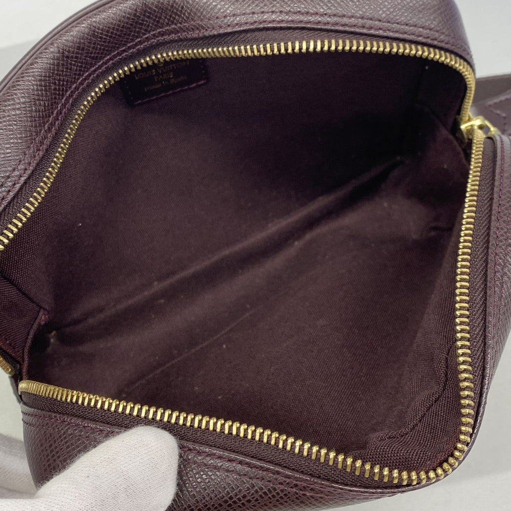 Louis Vuitton Clutch Taiga Calga Acajou — view 4