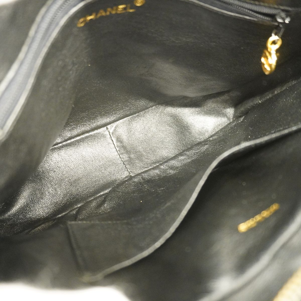 Chanel Shoulder Bag Quilted Caviar Leather Black Gold — view 4