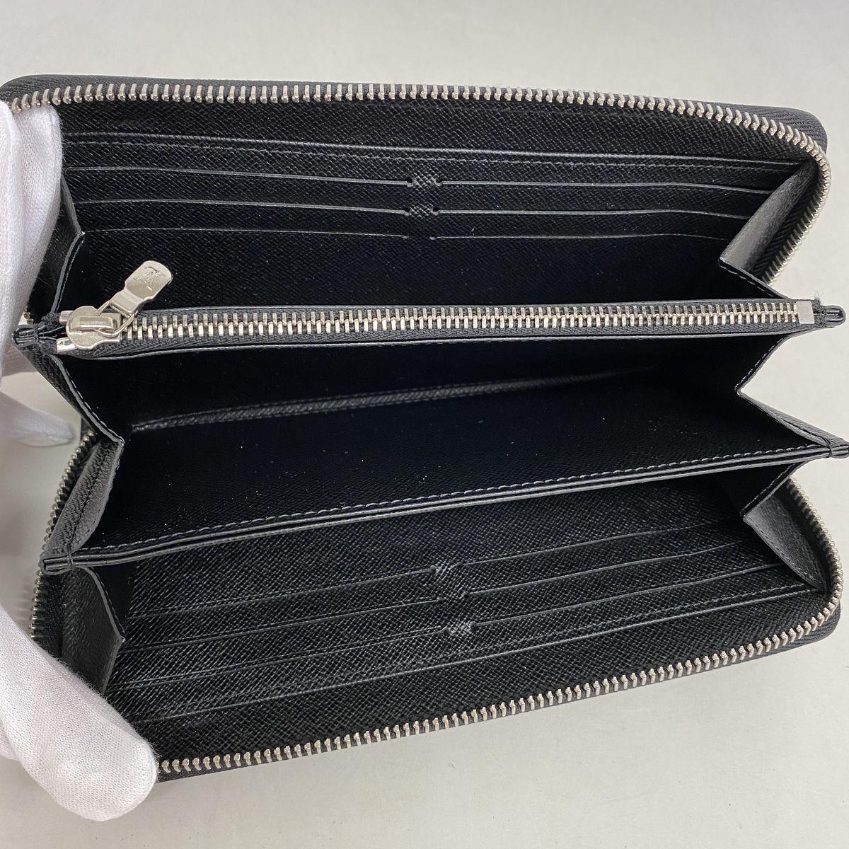 Louis Vuitton Wallet Epi Zippy Noir — view 3