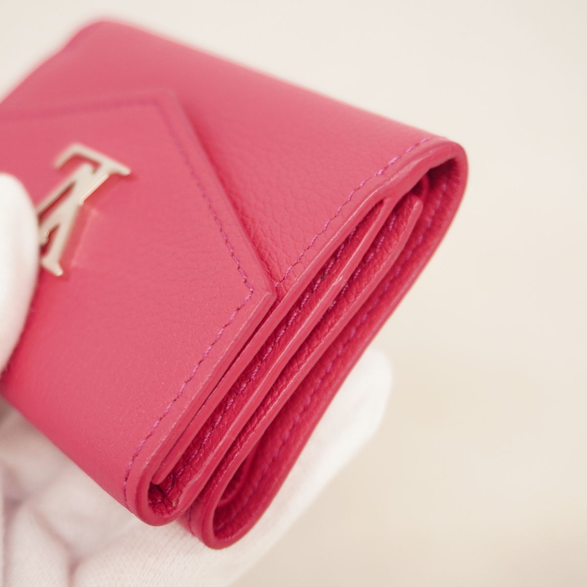 Louis Vuitton Trifold Wallet Taurillon Portefeuille Lock Mini Rose Miami — view 7