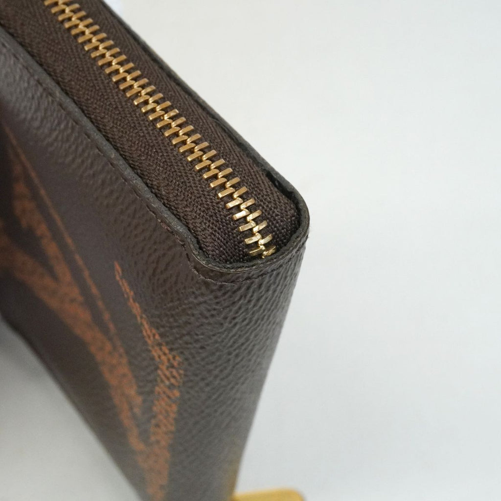 Louis Vuitton Coin Purse Monogram Giant Zippy Brown — view 7