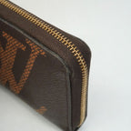 Louis Vuitton Coin Purse Monogram Giant Zippy Brown — view 6