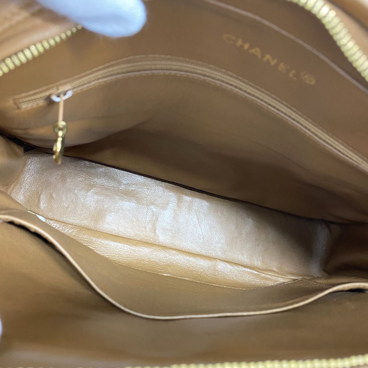 Chanel Shoulder Bag V-stitch Lambskin Brown Gold — view 4