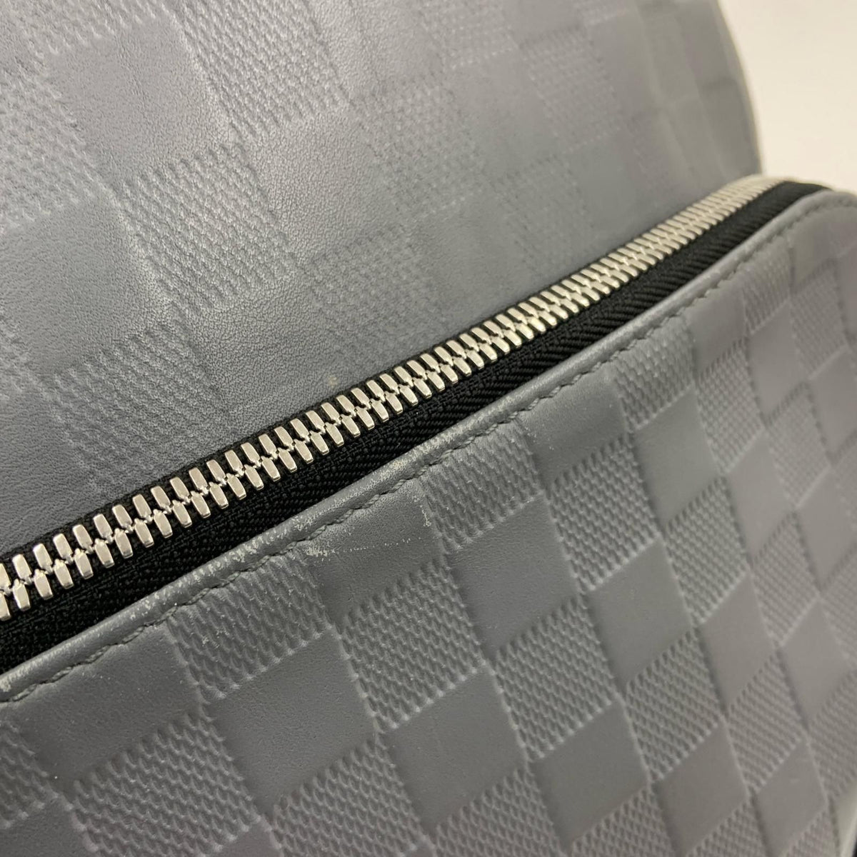 Louis Vuitton Damier Infini Avenue Backpack Gray — view 4