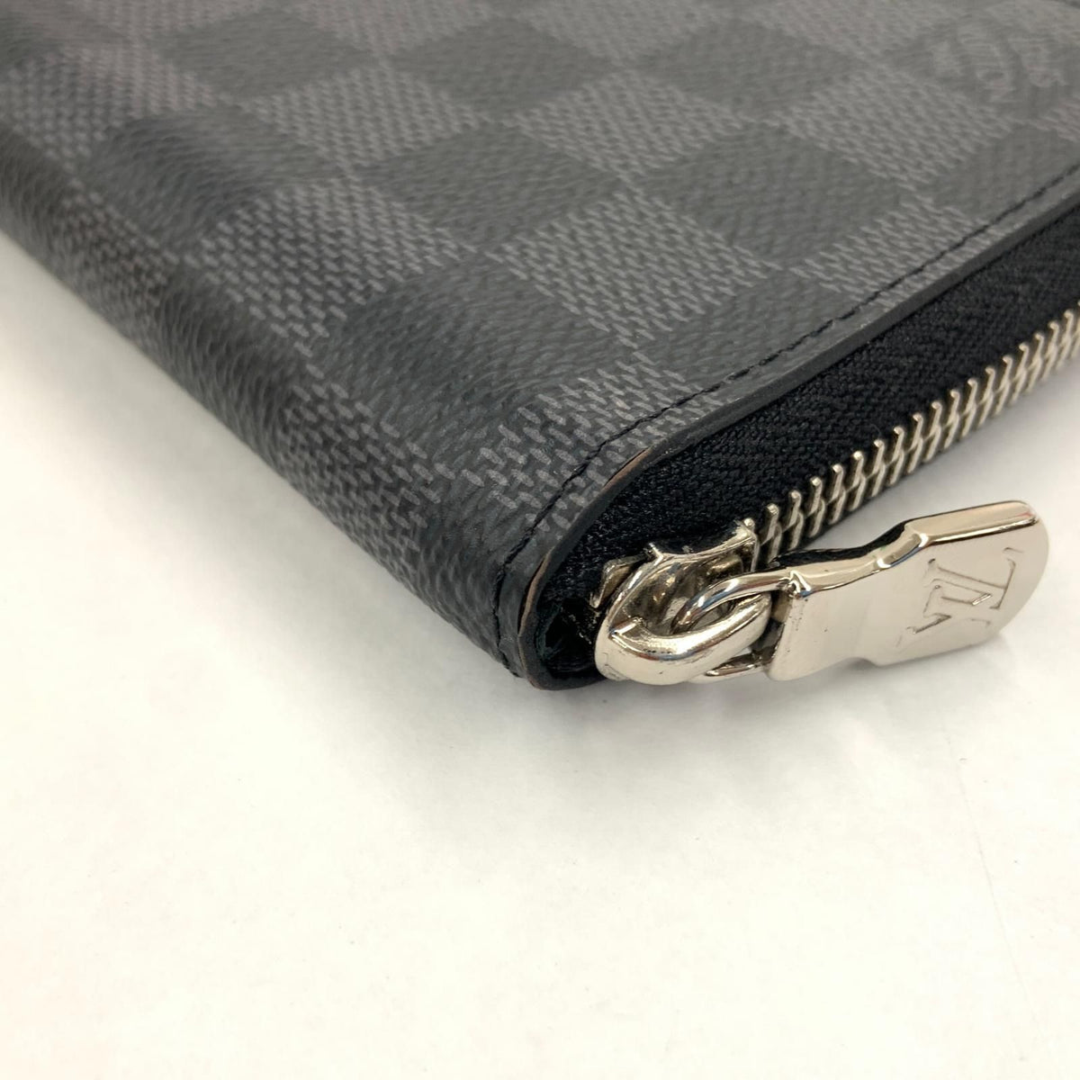 Louis Vuitton Damier Graphite Zippy Wallet Vertical Zip Around Black — view 4