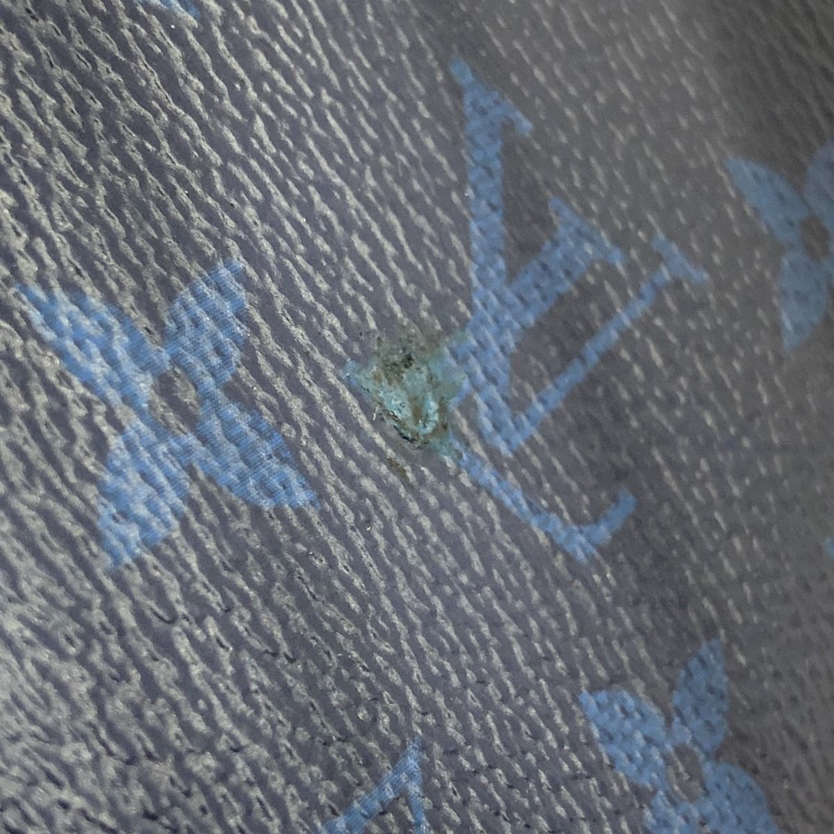 Louis Vuitton Taigarama Portefeuille Brazza Bifold Wallet Navy — view 3