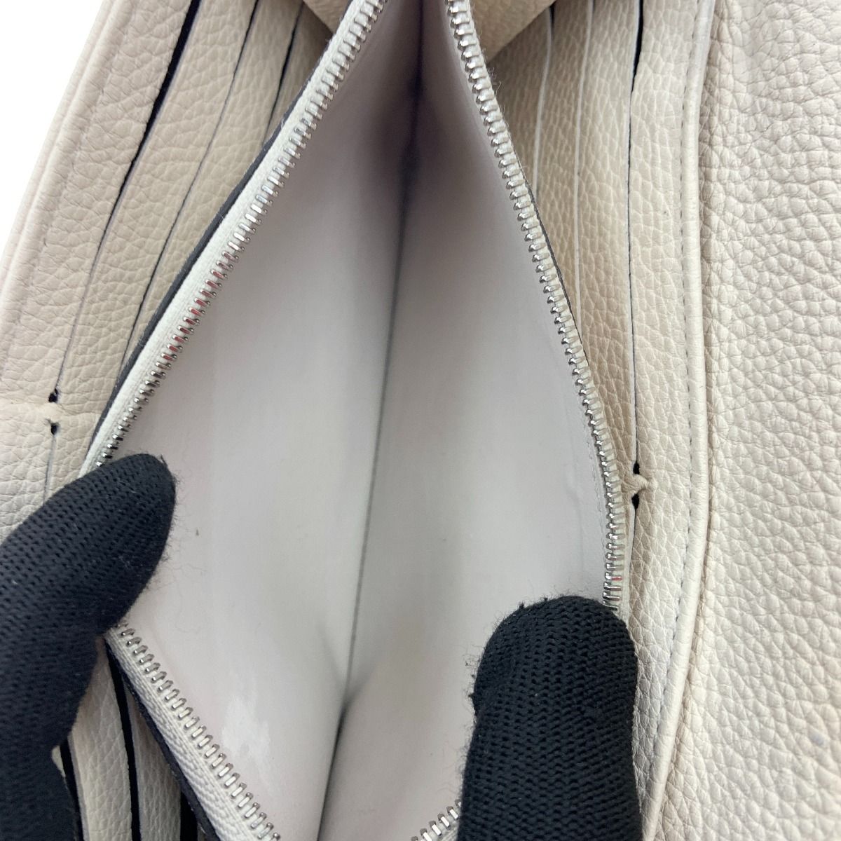 Louis Vuitton Mahina Hina Portefeuille Iris Bifold Wallet Ivory — view 6