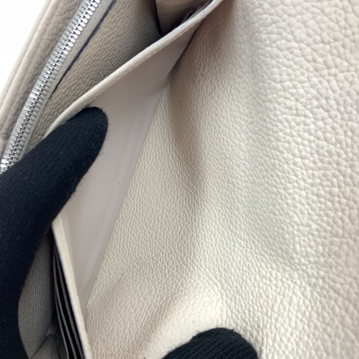 Louis Vuitton Mahina Hina Portefeuille Iris Bifold Wallet Ivory — view 7