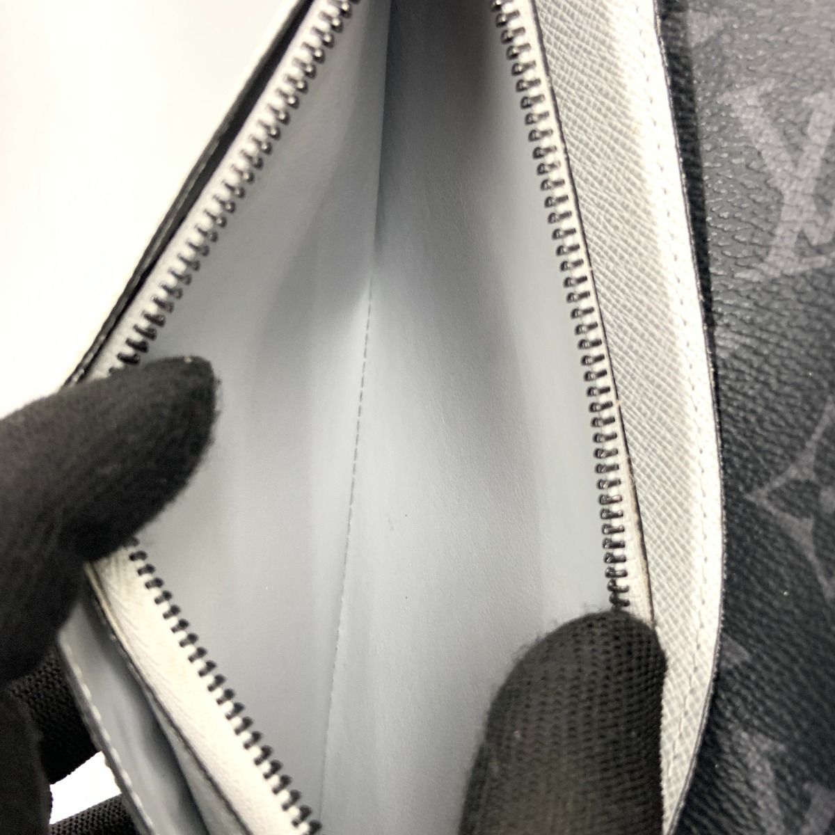 Louis Vuitton Epi Portefeuille Brazza Bifold Wallet Navy — view 8