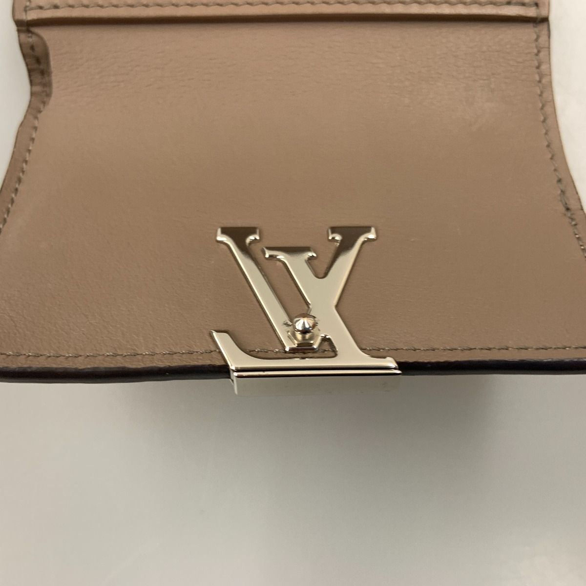 Louis Vuitton Portefeuille Capucines XS Trifold Wallet Pink — view 6