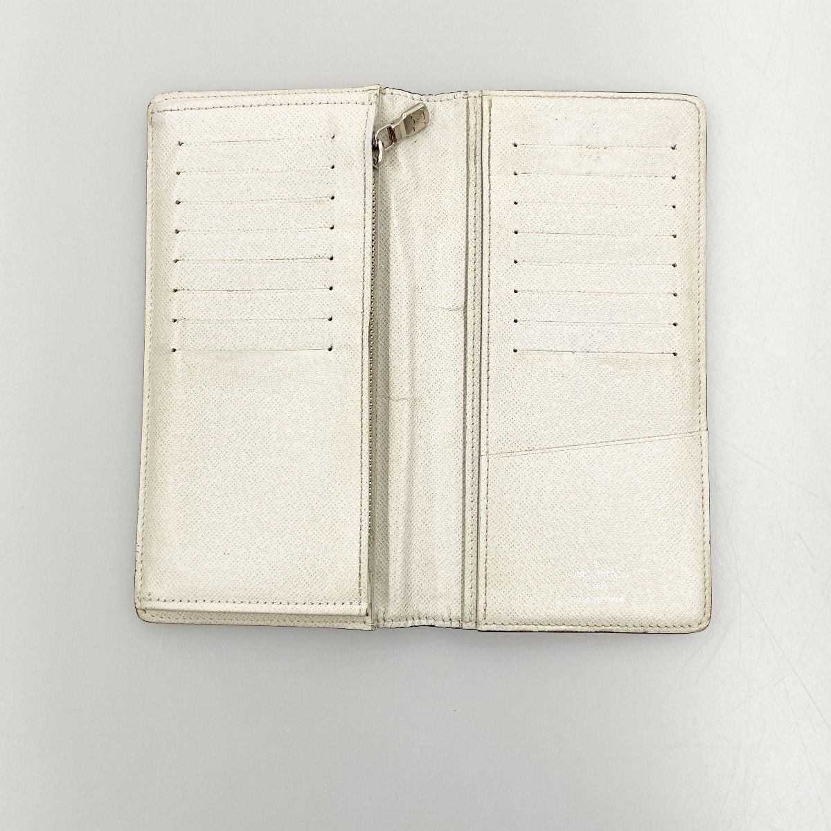 Louis Vuitton Portefeuille Brazza NM Taigarama Bifold Wallet White — view 3