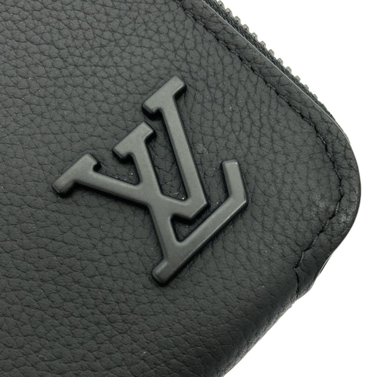 Louis Vuitton LV Aerogram Alpha Wearable Wallet Shoulder Bag — view 5