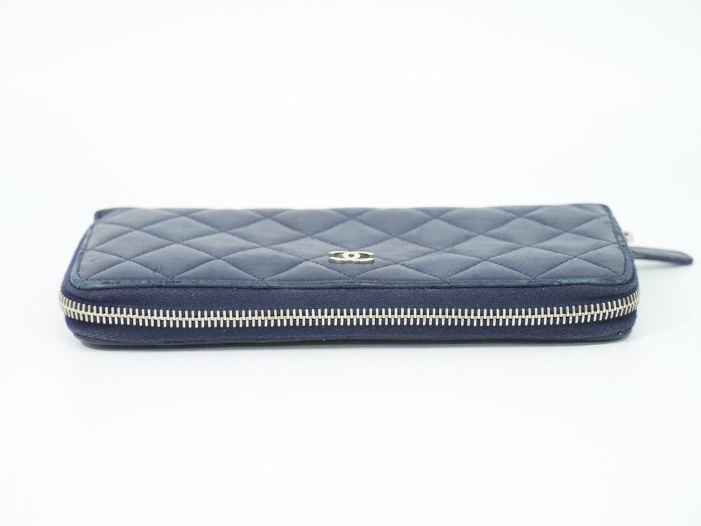 Chanel CC Logo Quilted Zip Around Wallet Lambskin Leather Navy — view 3