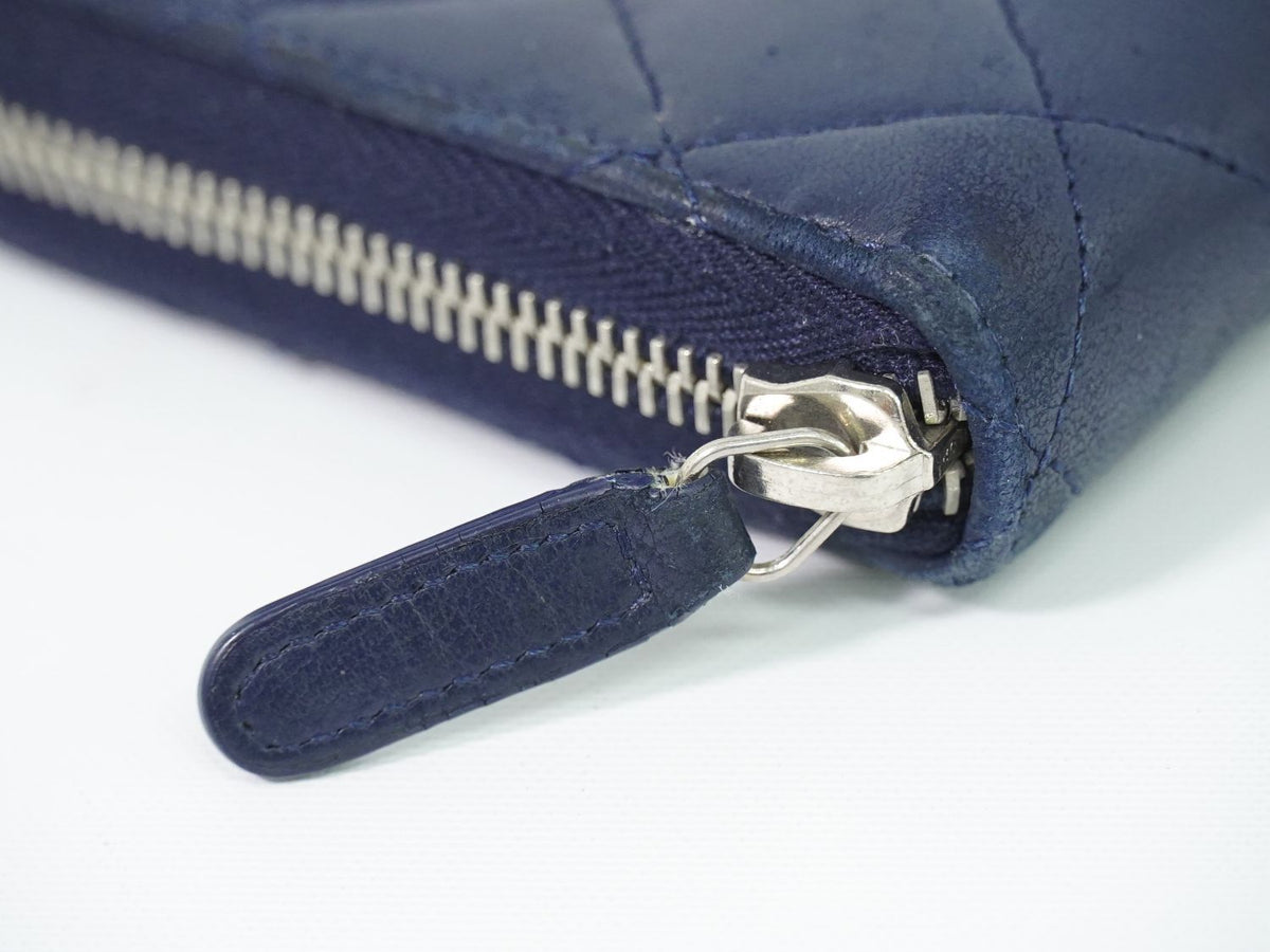 Chanel CC Logo Quilted Zip Around Wallet Lambskin Leather Navy — view 6
