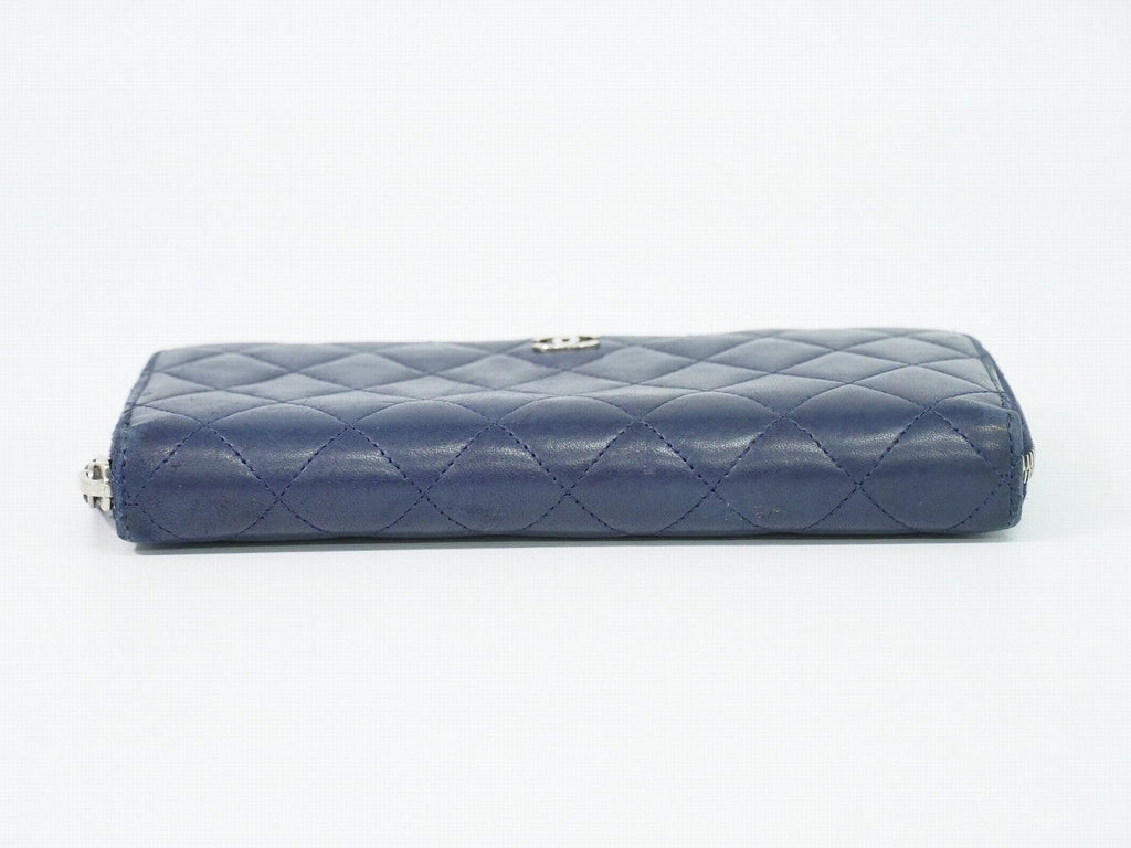 Chanel CC Logo Quilted Zip Around Wallet Lambskin Leather Navy — view 2