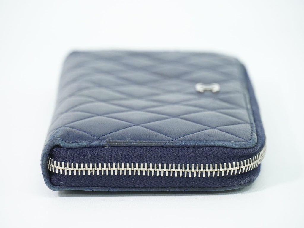Chanel CC Logo Quilted Zip Around Wallet Lambskin Leather Navy — view 5