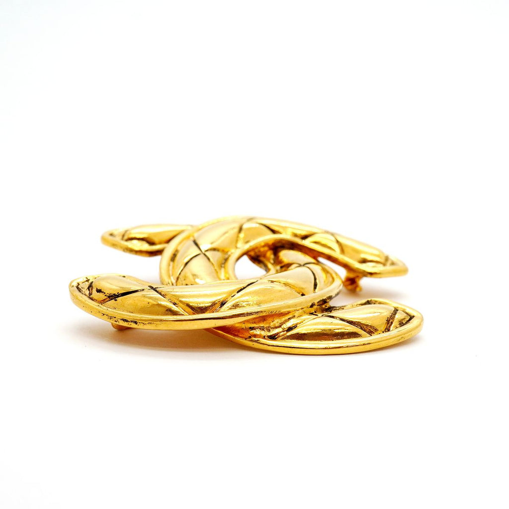 Chanel Brooch Vintage CC Logo Quilted Gold Plated — view 3