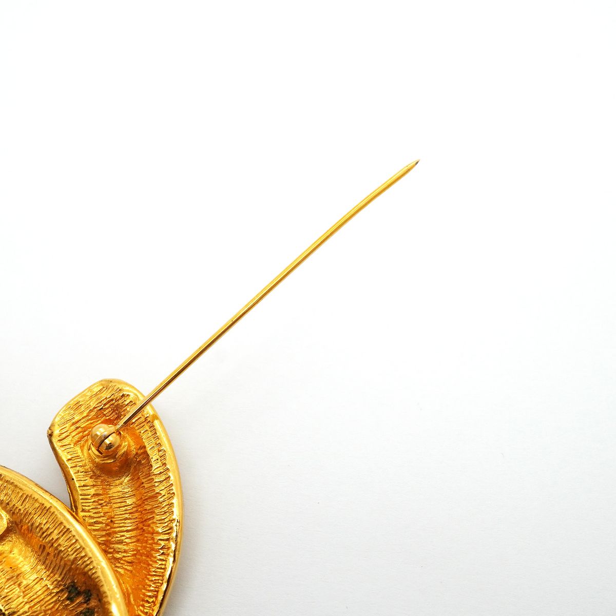 Chanel Brooch Vintage CC Logo Quilted Gold Plated — view 7