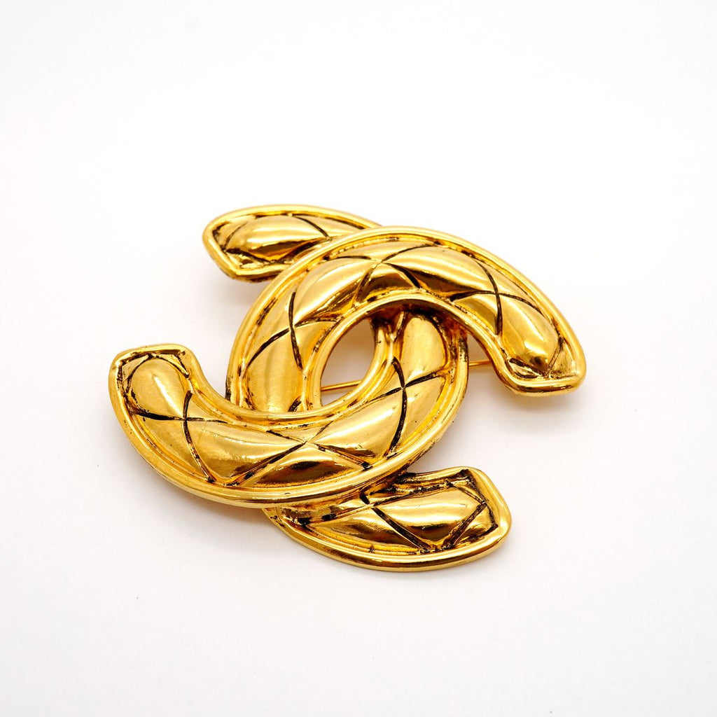 Chanel Brooch Vintage CC Logo Quilted Gold Plated — view 2