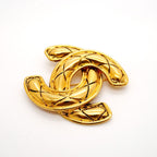 Chanel Brooch Vintage CC Logo Quilted Gold Plated — view 2