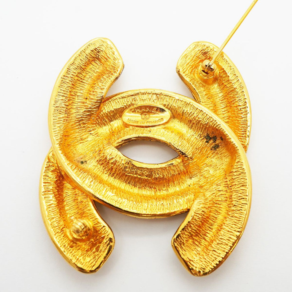 Chanel Brooch Vintage CC Logo Quilted Gold Plated — view 4