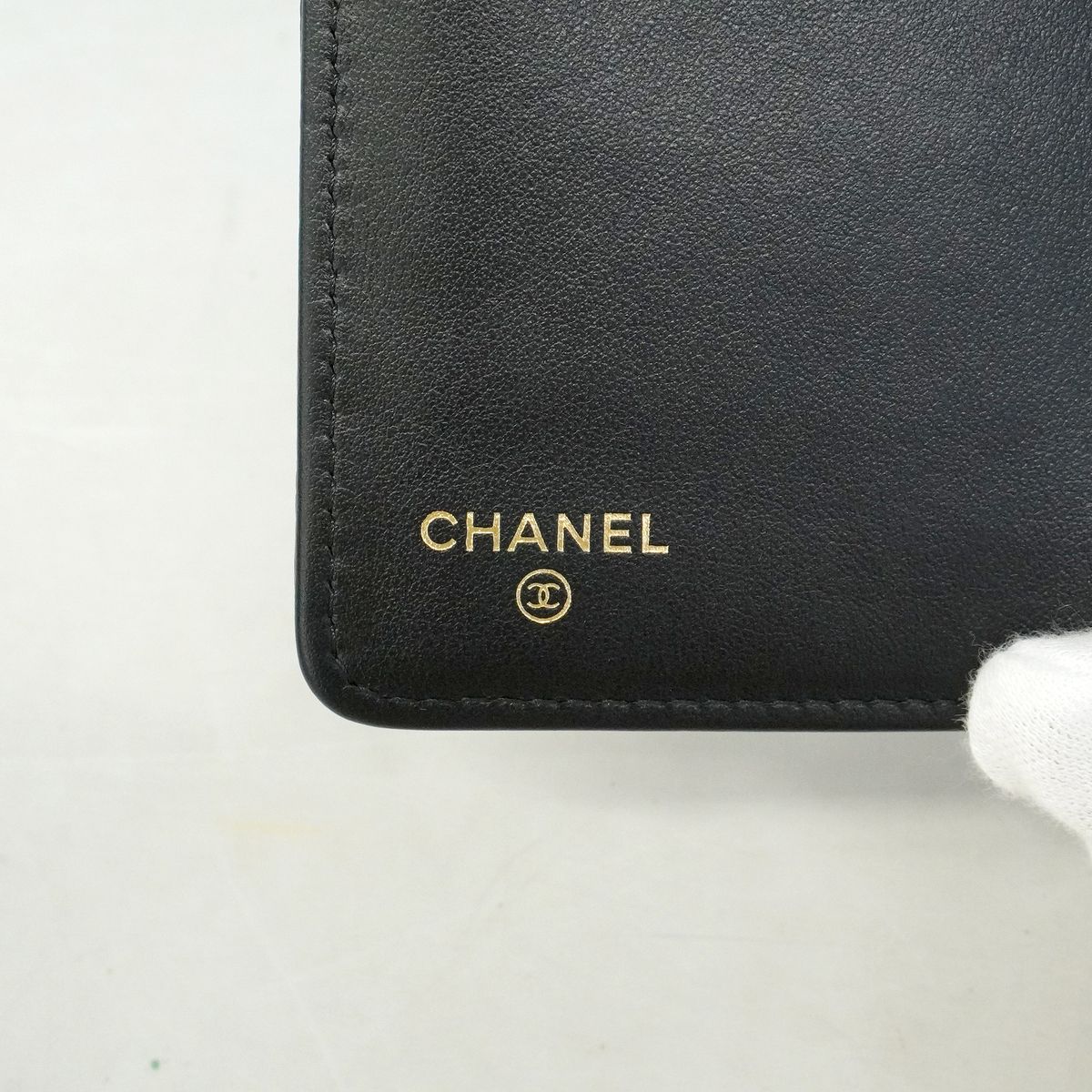 Chanel Wallet Boy Caviar Leather Black Gold — view 5