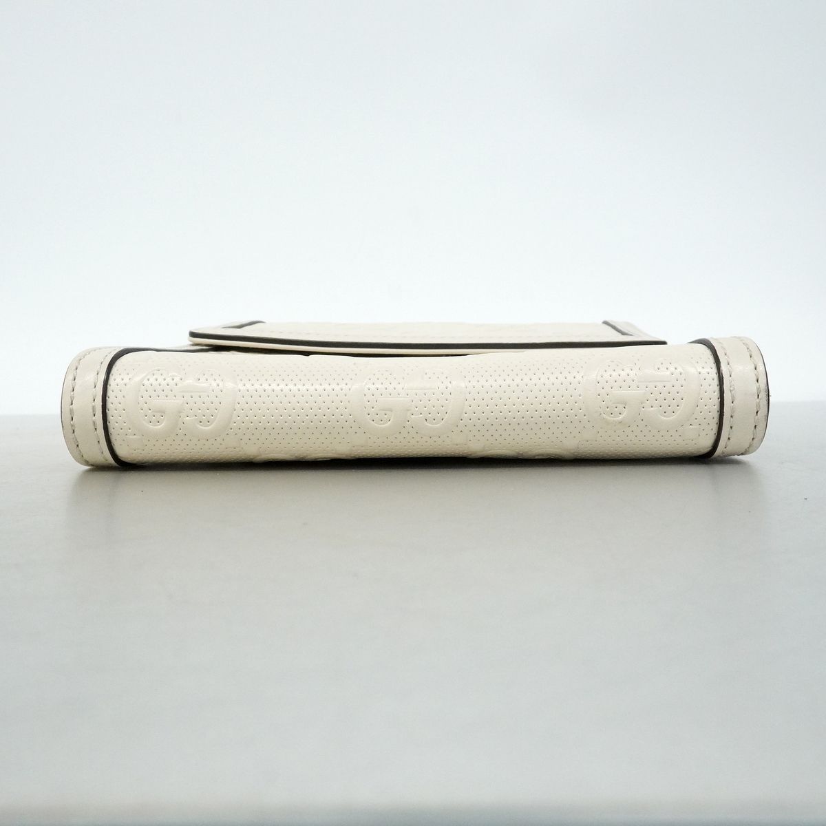 Gucci Shoulder Bag GG Embossed Leather White Silver — view 3