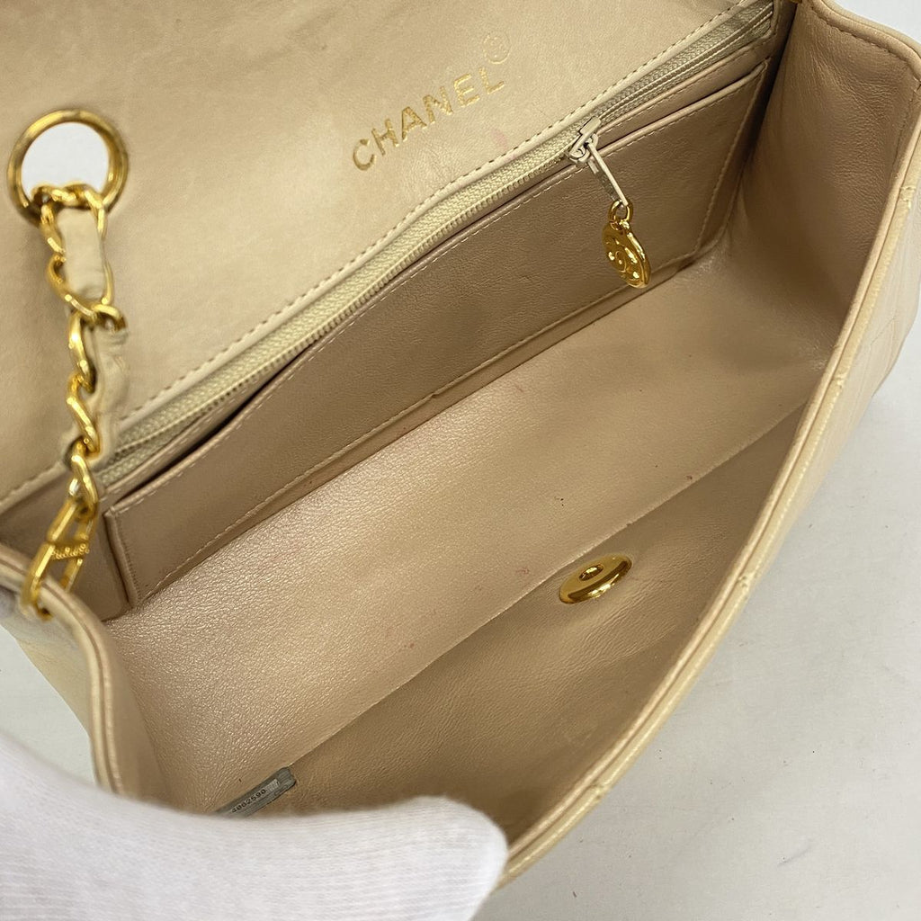 Chanel Shoulder Bag Diana Lambskin Beige Gold — view 4