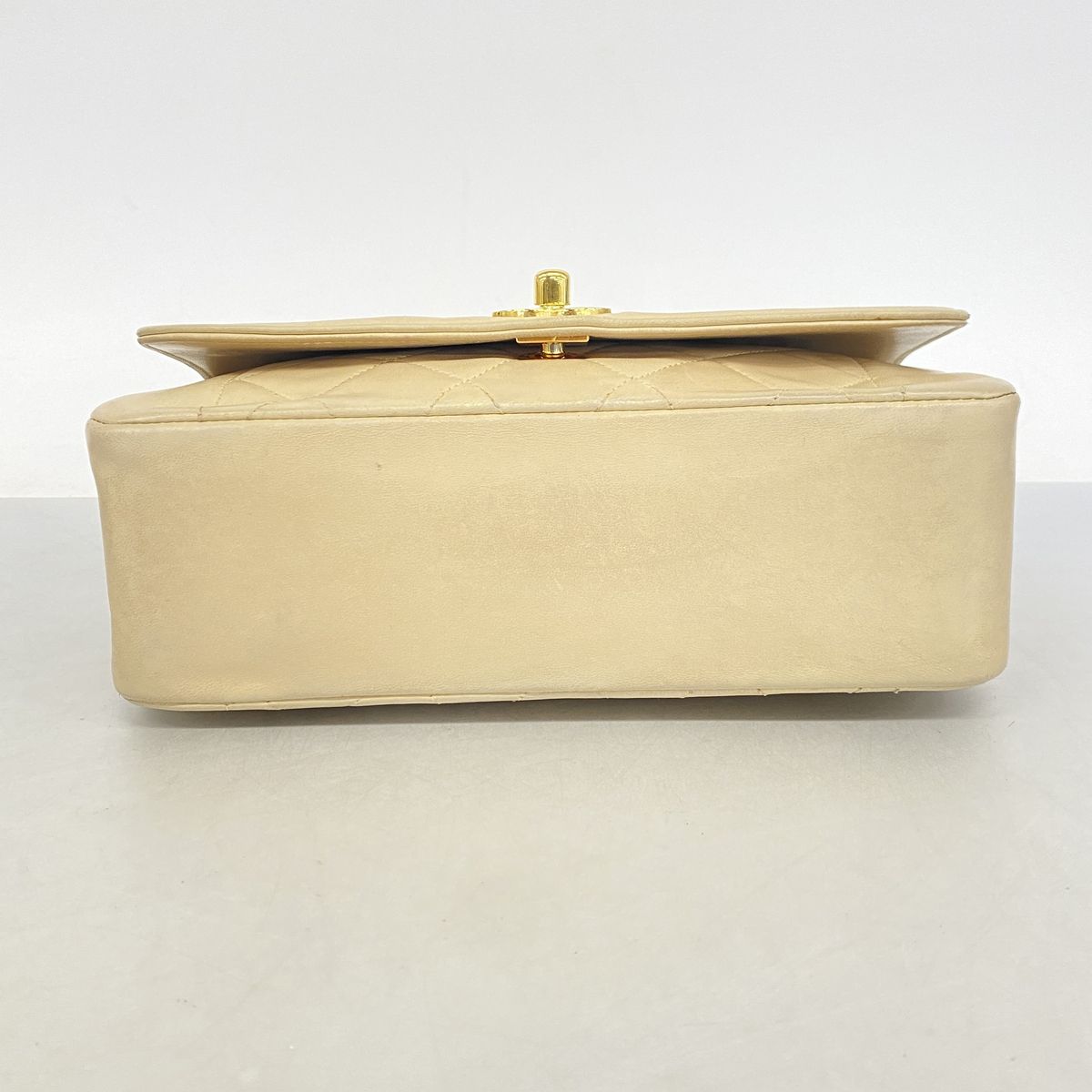 Chanel Shoulder Bag Diana Lambskin Beige Gold — view 3