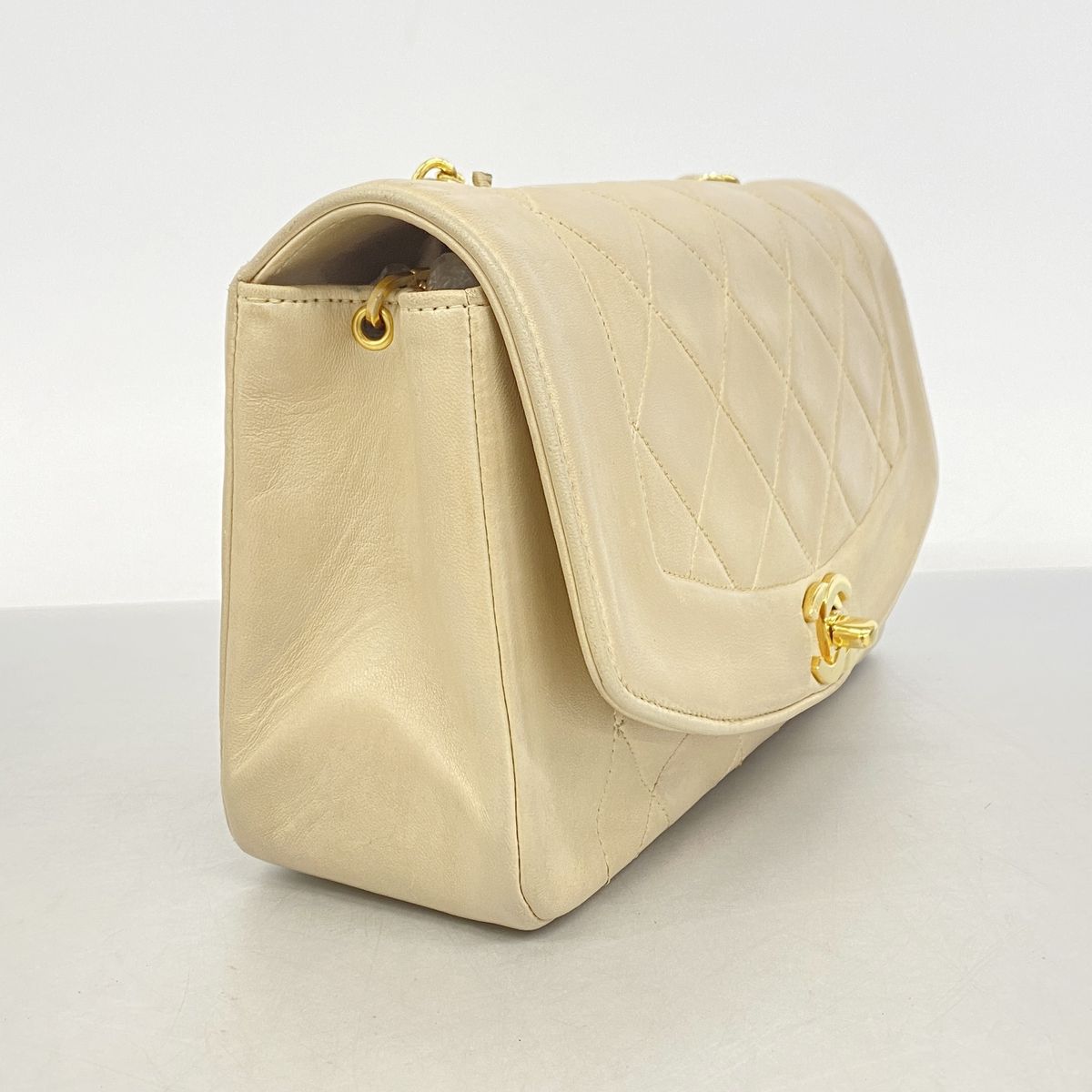 Chanel Shoulder Bag Diana Lambskin Beige Gold — view 2