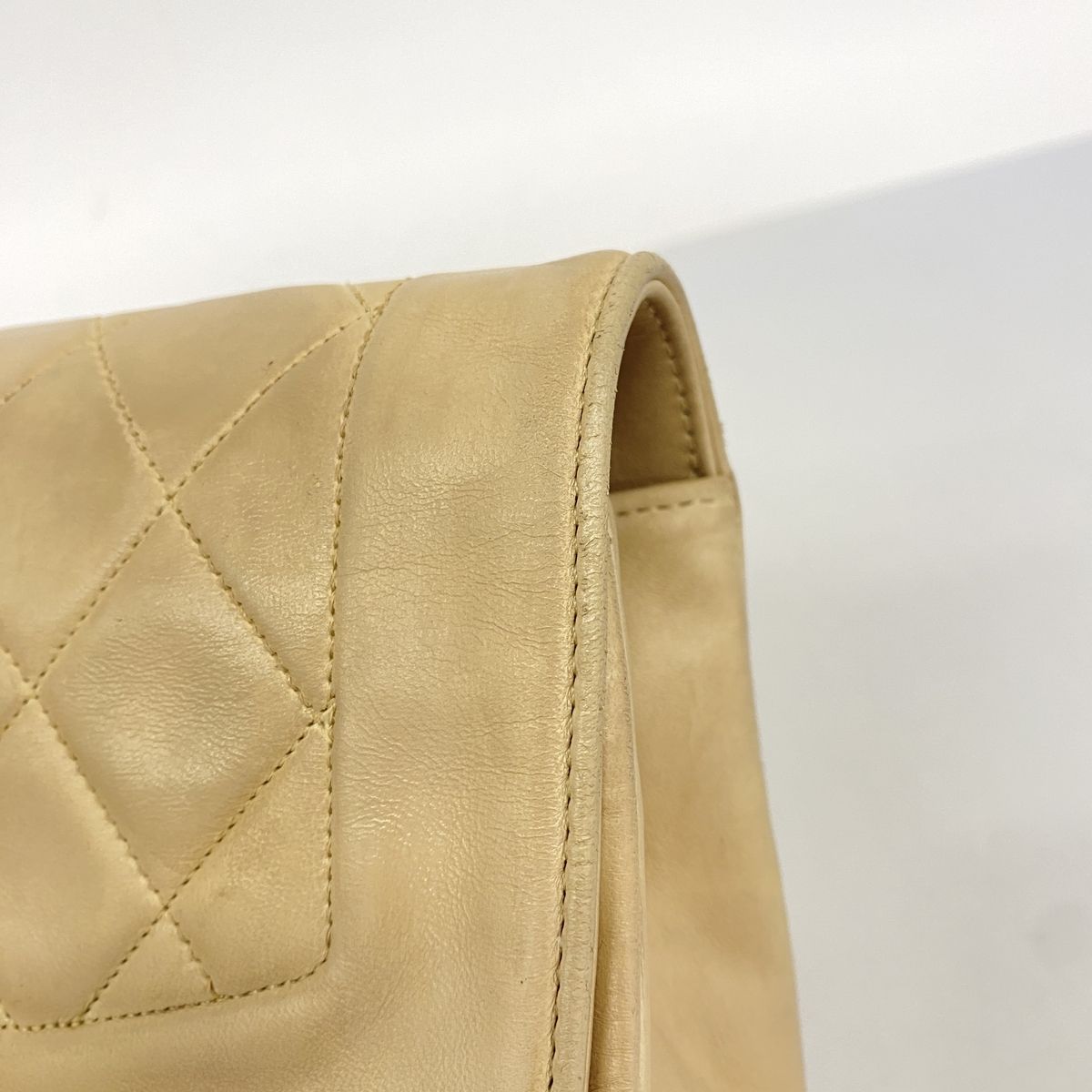 Chanel Shoulder Bag Diana Lambskin Beige Gold — view 7