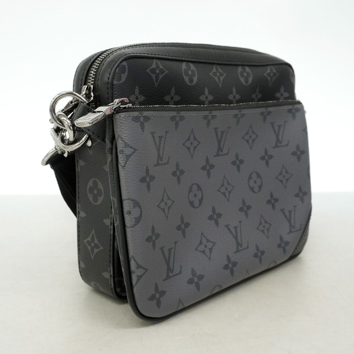 Louis Vuitton Shoulder Bag Monogram Eclipse Reverse Trio Messenger Black Gray — view 2