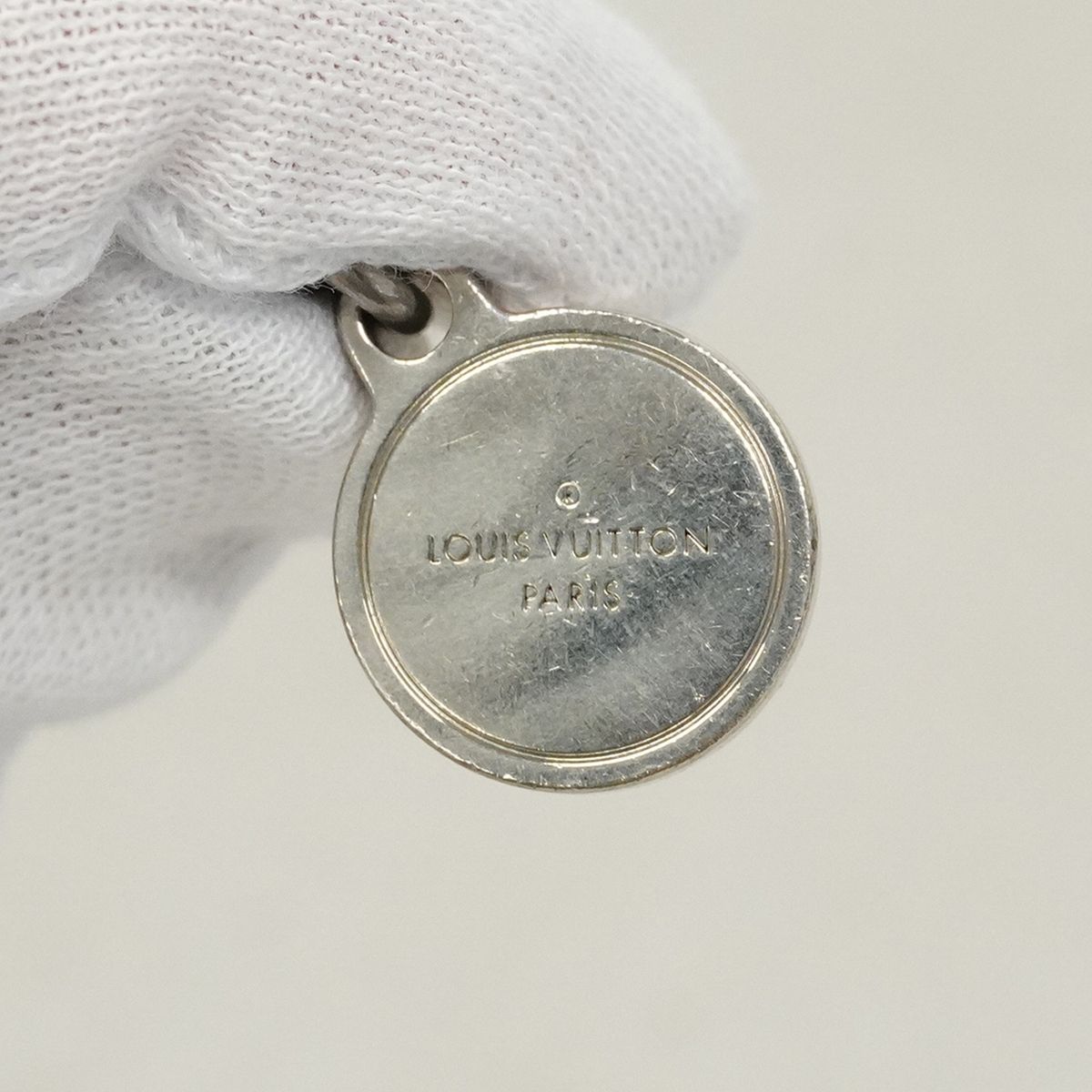 Louis Vuitton Key Holder Charm Bijou Sac LV Dog White Keychain — view 3