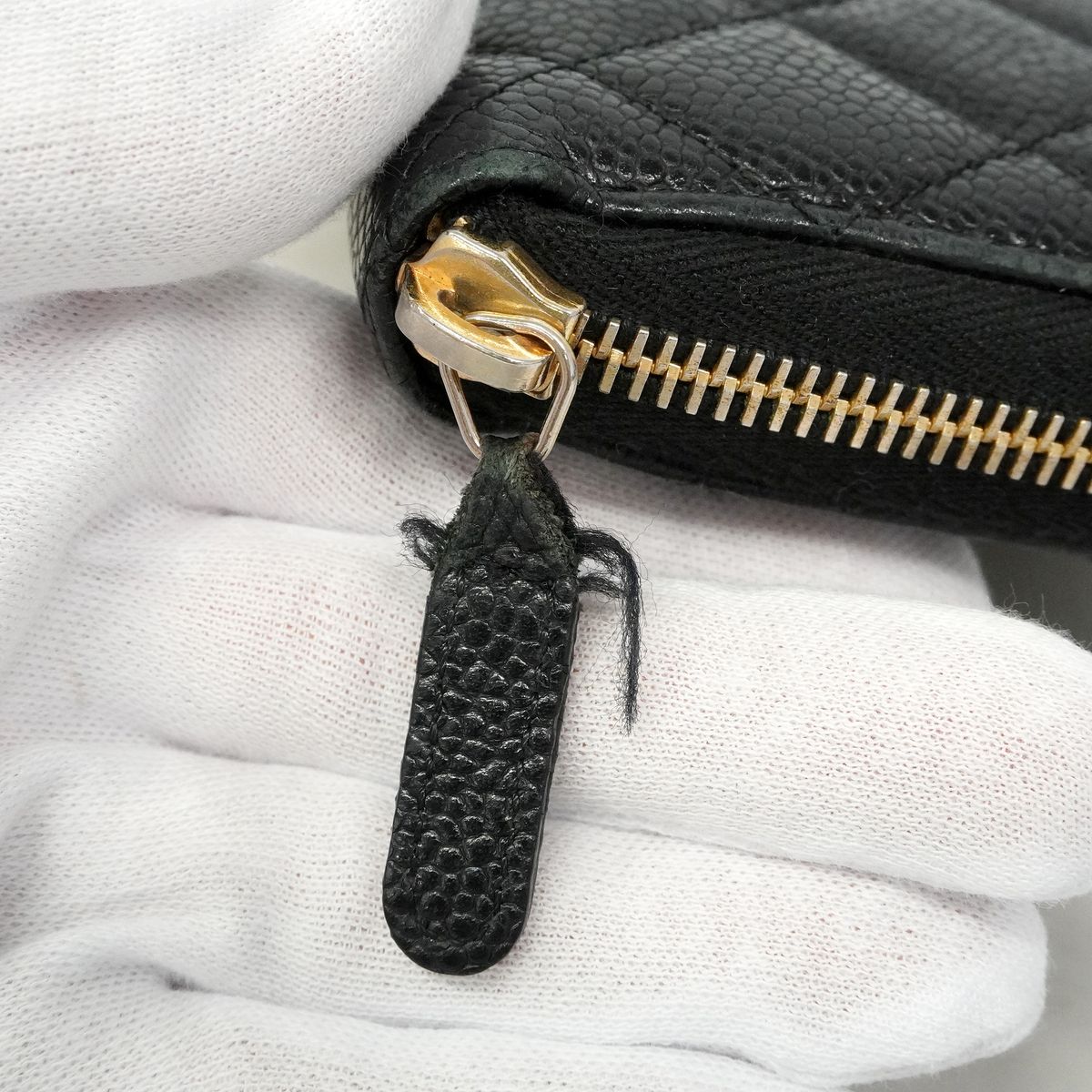 Chanel Wallet Quilted Caviar Leather Black Gold — view 6