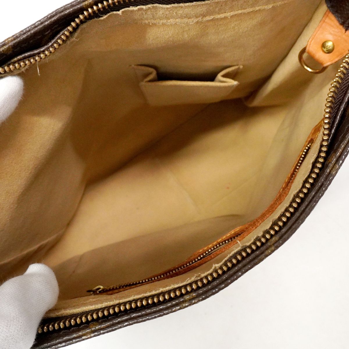 Louis Vuitton Shoulder Bag Monogram Looping GM Brown — view 4