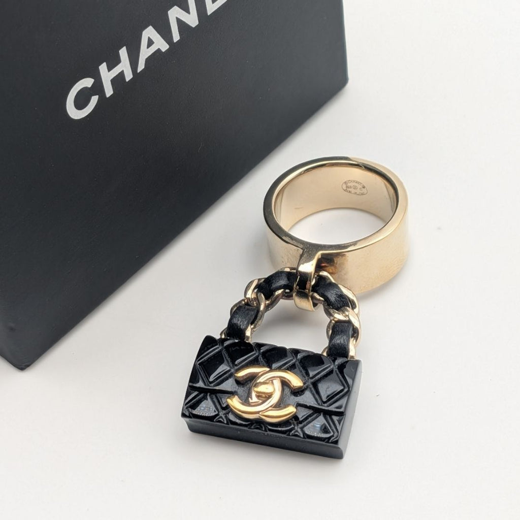 Chanel Ring CC Logo Turnlock Quilted Leather Bag Motif Black Gold