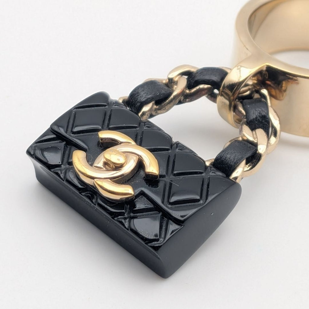 Chanel Ring CC Logo Turnlock Quilted Leather Bag Motif Black Gold — view 3