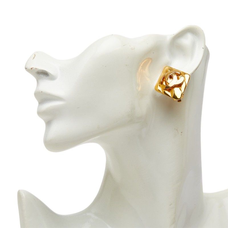 Chanel 97P CC Logo Vintage Earrings Gold Plated — view 5
