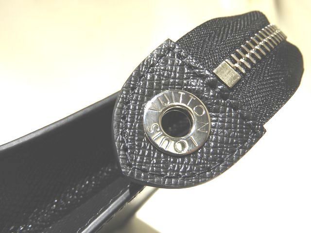 Louis Vuitton Pochette Voyage Clutch Taiga Noir Second — view 3