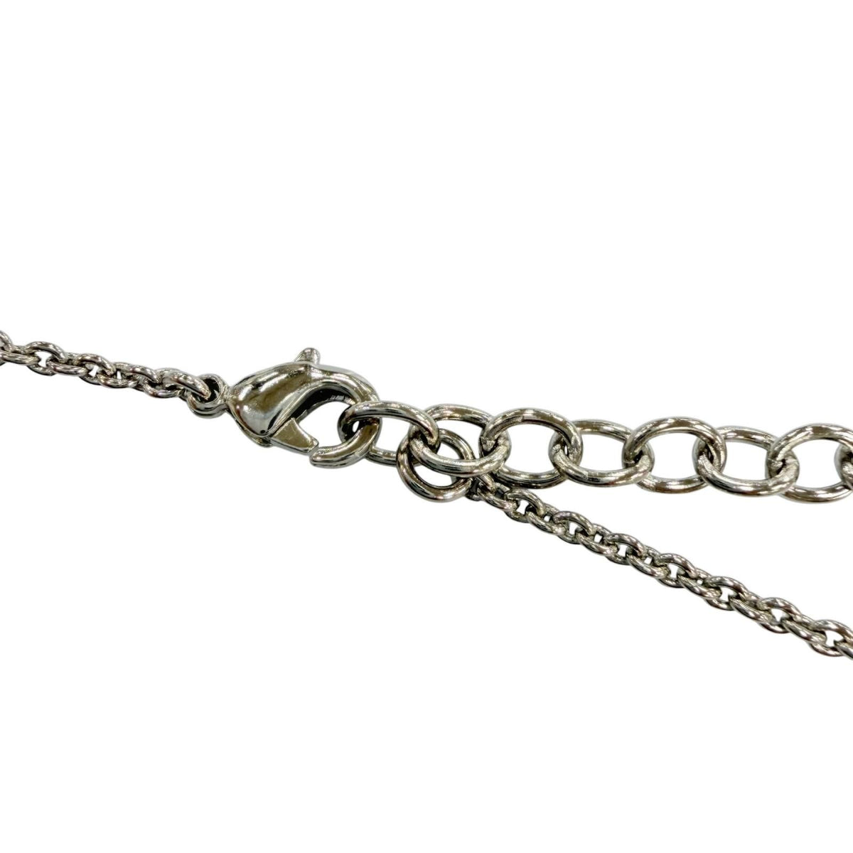 Louis Vuitton Necklace Essential V LV Circle Logo Silver — view 6