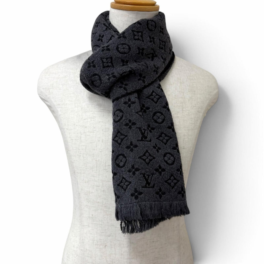 Louis Vuitton Monogram Classic Wool 100% Scarf Anthracite — view 3