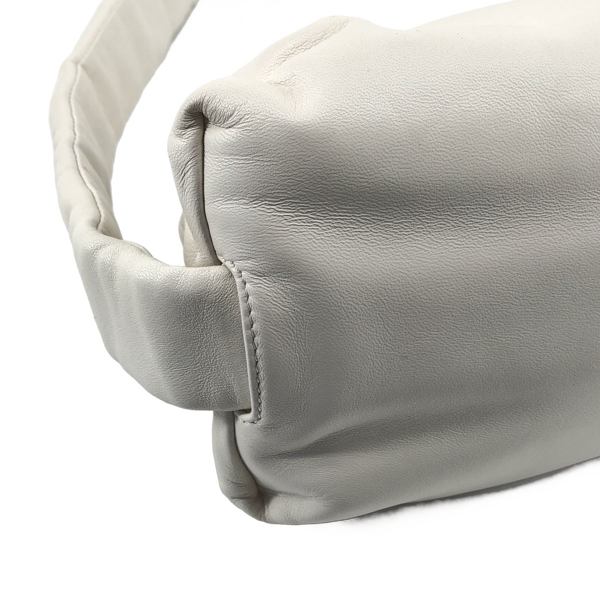 Bottega Veneta the Pouch Belt Bag White — view 6