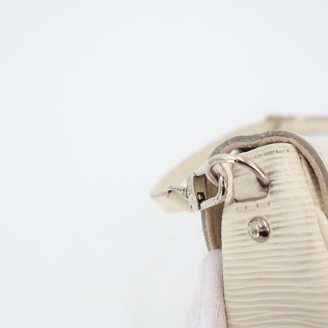 Louis Vuitton Pochette Montaigne Off Shoulder Bag — view 7
