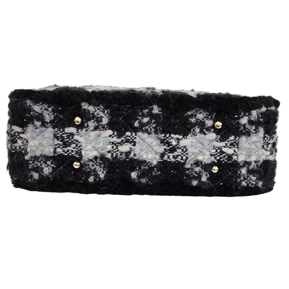 Chanel Coco Neige Collection Tweed Quilted Tote Black — view 4