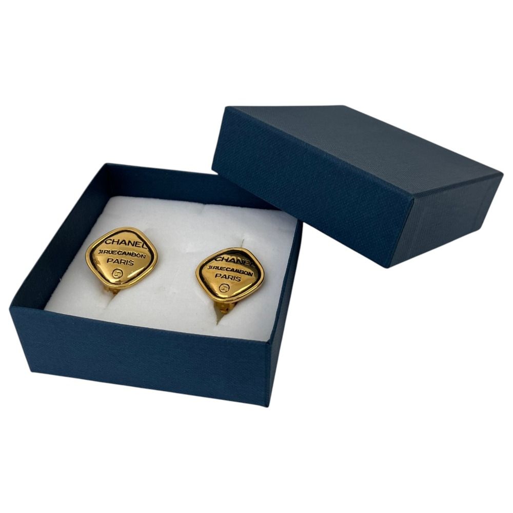 Chanel Cambon Plate Earrings Gold Colored — view 8