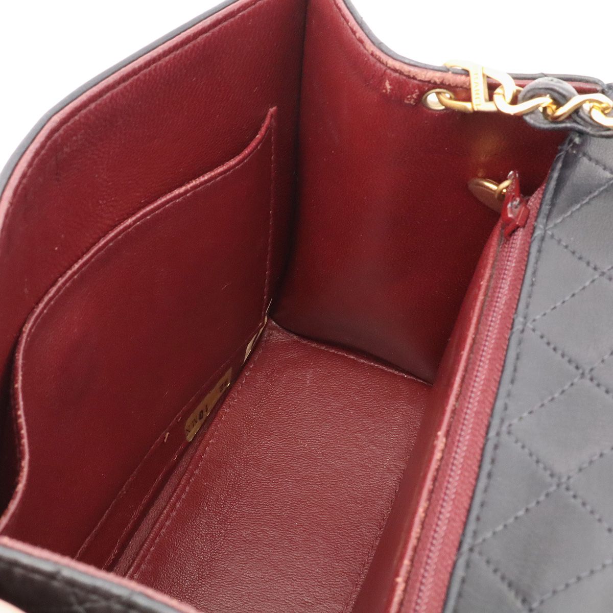 Chanel Quilted CC Logo Chain Shoulder Bag Pochette Leather Black Gold — view 7