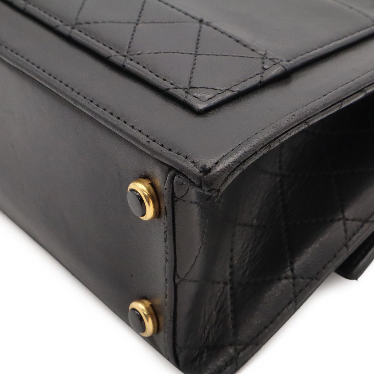 Chanel Quilted CC Logo Chain Shoulder Bag Pochette Leather Black Gold — view 2