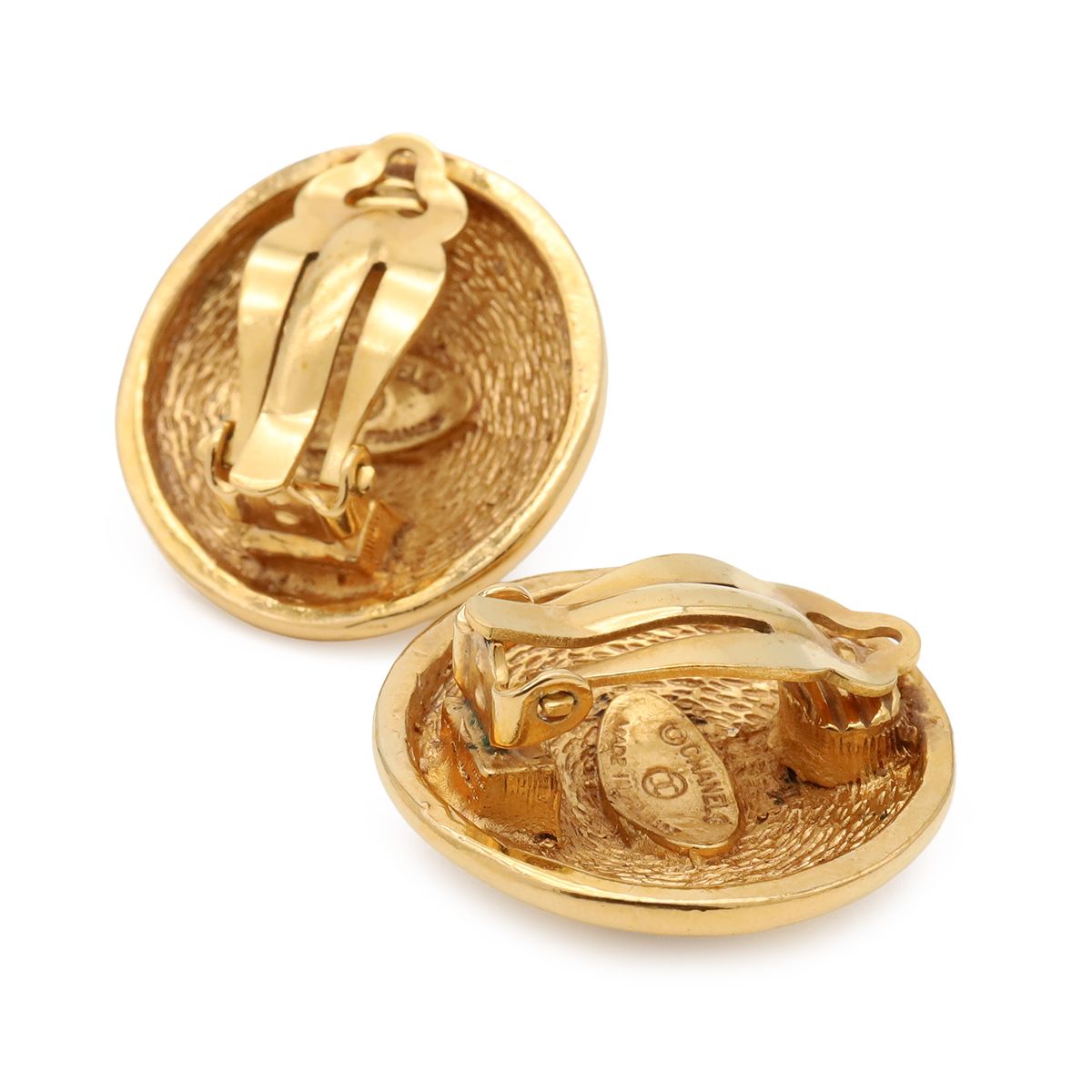 Chanel Quilted CC Logo Button Round Earrings Vintage Gold Plated — view 3